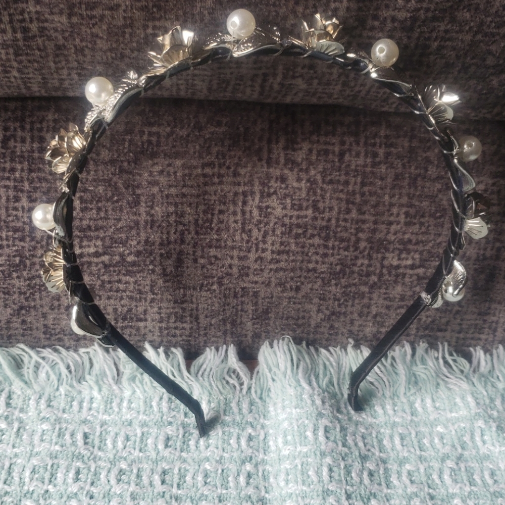 Beautiful Pearl/Floral Headband | Brand New - Picture 2 of 5